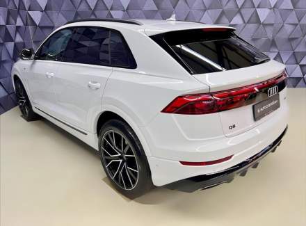 Audi - Q8