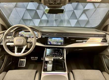 Audi - Q8