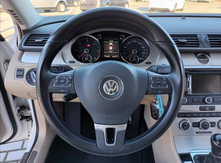 Volkswagen - Passat