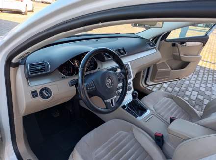 Volkswagen - Passat
