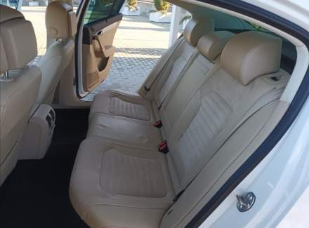 Volkswagen - Passat