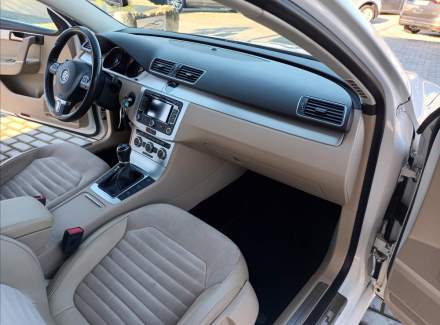 Volkswagen - Passat