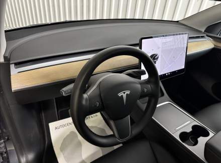 Tesla - Model Y