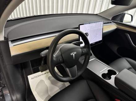 Tesla - Model Y