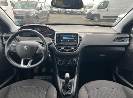 Peugeot - 208