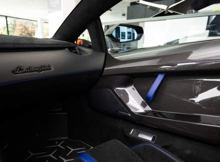 Lamborghini - Aventador