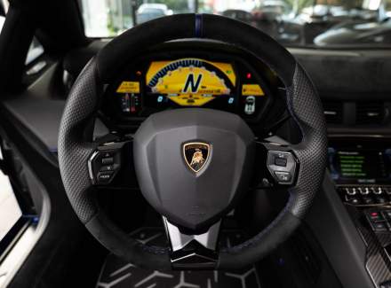 Lamborghini - Aventador