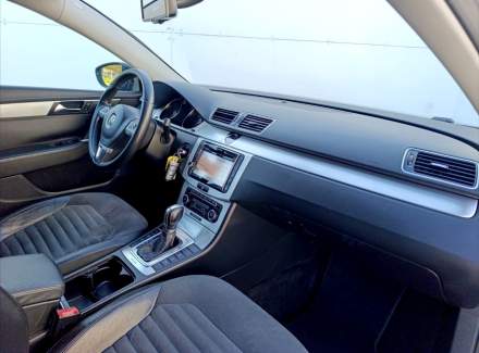 Volkswagen - Passat