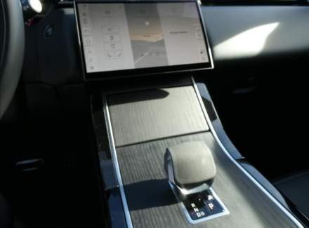 Land Rover - Range Rover Velar