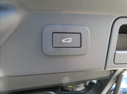 Land Rover - Range Rover Velar