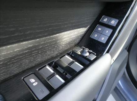 Land Rover - Range Rover Velar