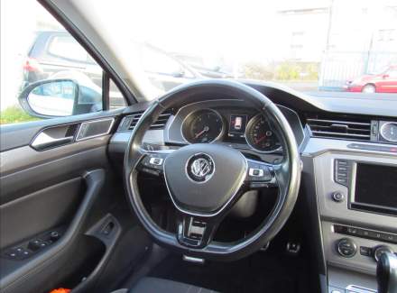 Volkswagen - Passat