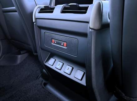 Land Rover - Defender