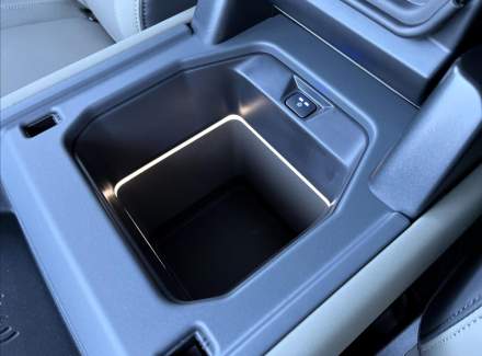 Land Rover - Defender