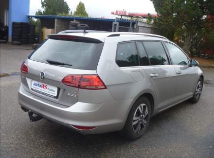 Volkswagen - Golf