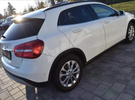 Mercedes-Benz - GLA