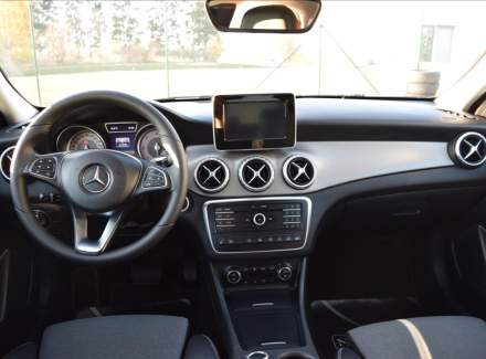 Mercedes-Benz - GLA