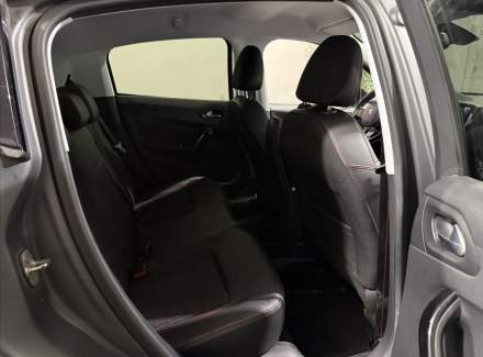 Peugeot - 208