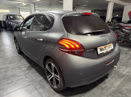 Peugeot - 208