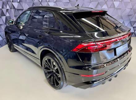Audi - Q8