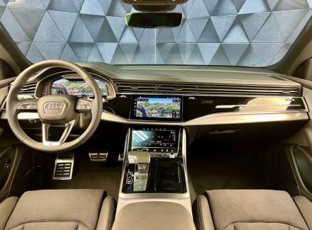 Audi - Q8