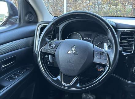Mitsubishi - Outlander