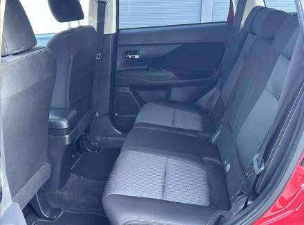 Mitsubishi - Outlander