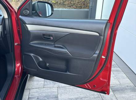 Mitsubishi - Outlander