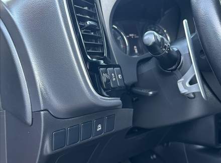 Mitsubishi - Outlander