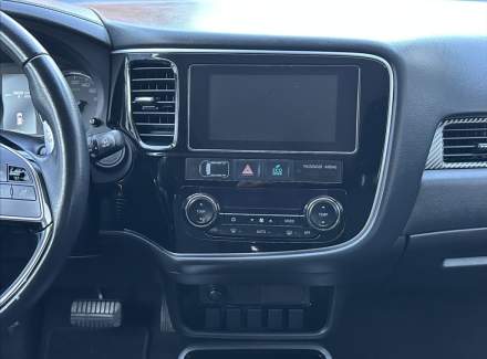 Mitsubishi - Outlander