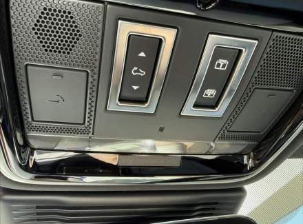 Land Rover - Range Rover Velar