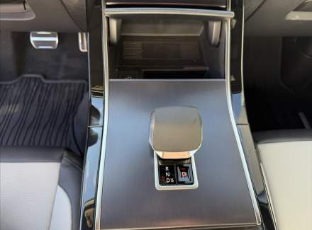 Land Rover - Range Rover Velar