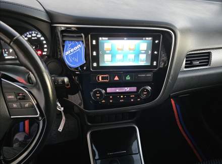 Mitsubishi - Outlander