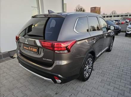 Mitsubishi - Outlander