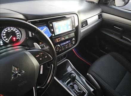 Mitsubishi - Outlander