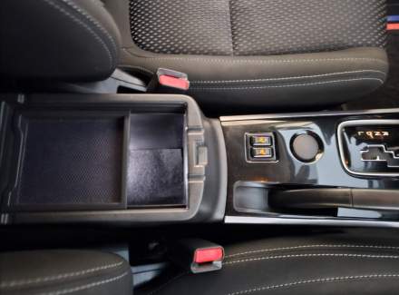 Mitsubishi - Outlander