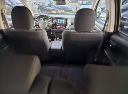 Mitsubishi - Outlander