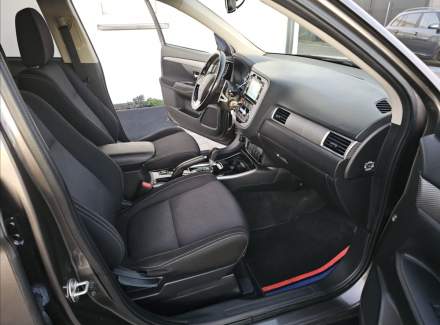 Mitsubishi - Outlander