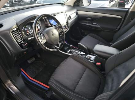 Mitsubishi - Outlander