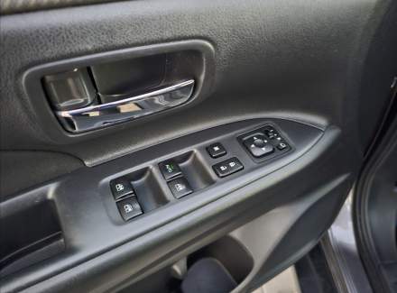 Mitsubishi - Outlander