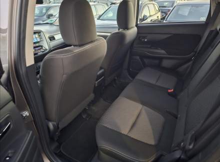 Mitsubishi - Outlander