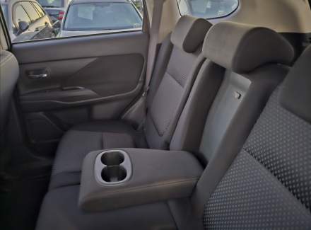 Mitsubishi - Outlander