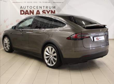 Tesla - Model X