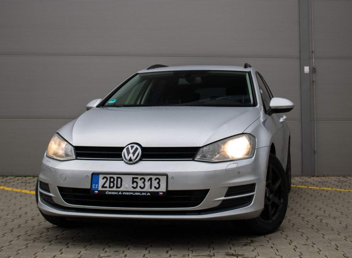 Volkswagen - Golf