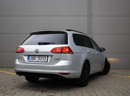 Volkswagen - Golf