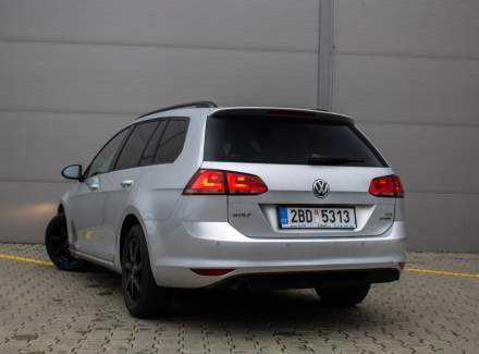 Volkswagen - Golf