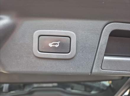 Land Rover - Range Rover Velar