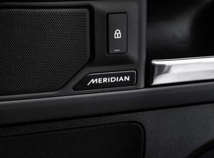 Land Rover - Defender