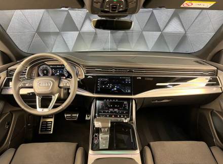 Audi - Q8