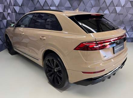 Audi - Q8